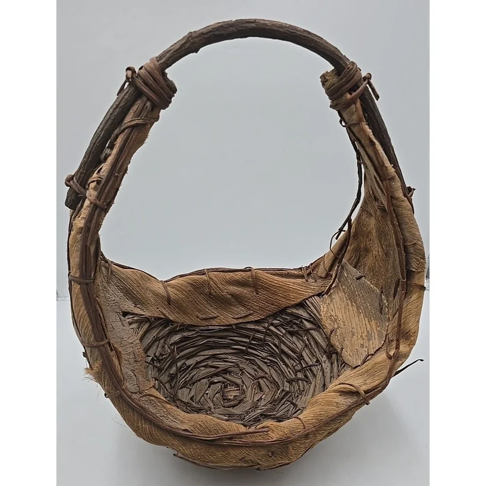 Vintage‎ Southwest Indian Spirit Palm Husk Handmade Basket